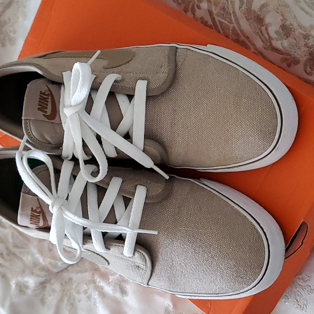 Mens casual nike